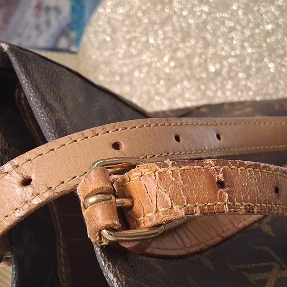 AUTHENTIC Louis Vuitton Bucket bag - Picture 5 of 13